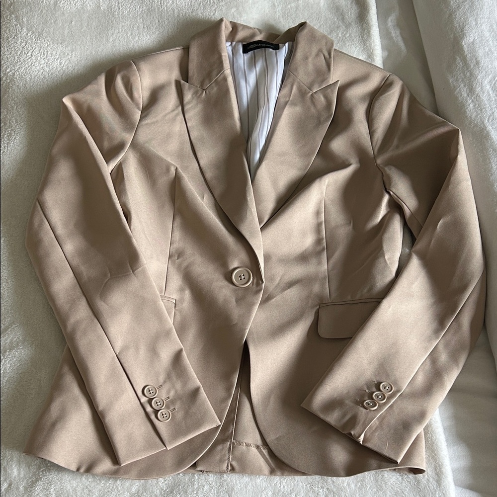 Elegant Tan Women's Blazer